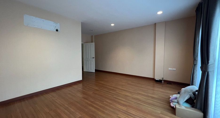 For sale 3 bedrooms house in Prawet, Bangkok