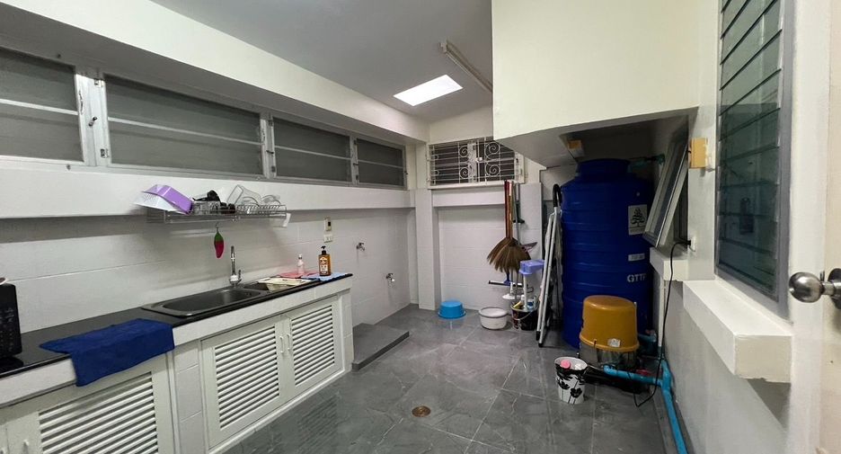 For sale 3 bedrooms house in Prawet, Bangkok