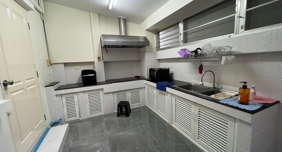 For sale 3 bedrooms house in Prawet, Bangkok