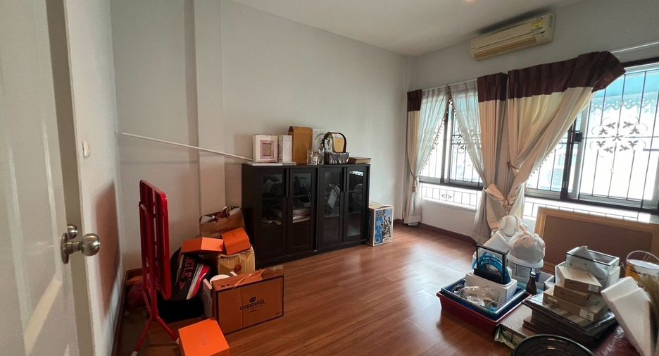For sale 3 bedrooms house in Prawet, Bangkok
