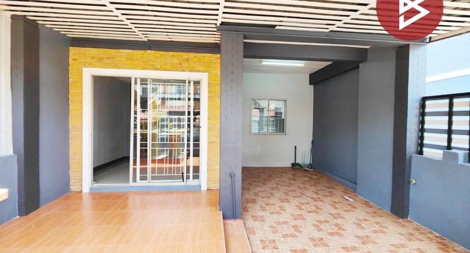 For sale 4 Beds townhouse in Mueang Nakhon Pathom, Nakhon Pathom