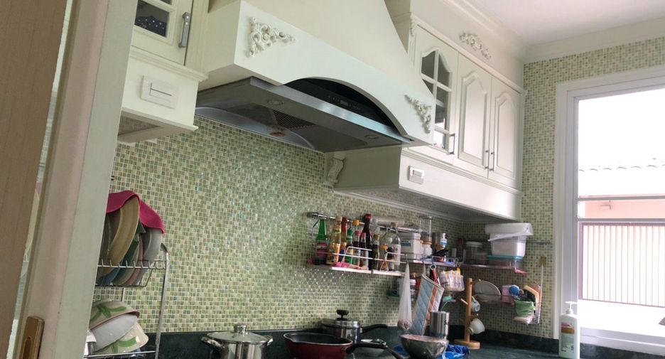 For sale 5 bedrooms house in Taling Chan, Bangkok