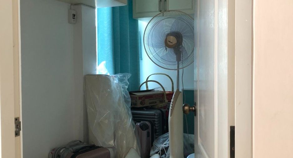 For sale 5 bedrooms house in Taling Chan, Bangkok