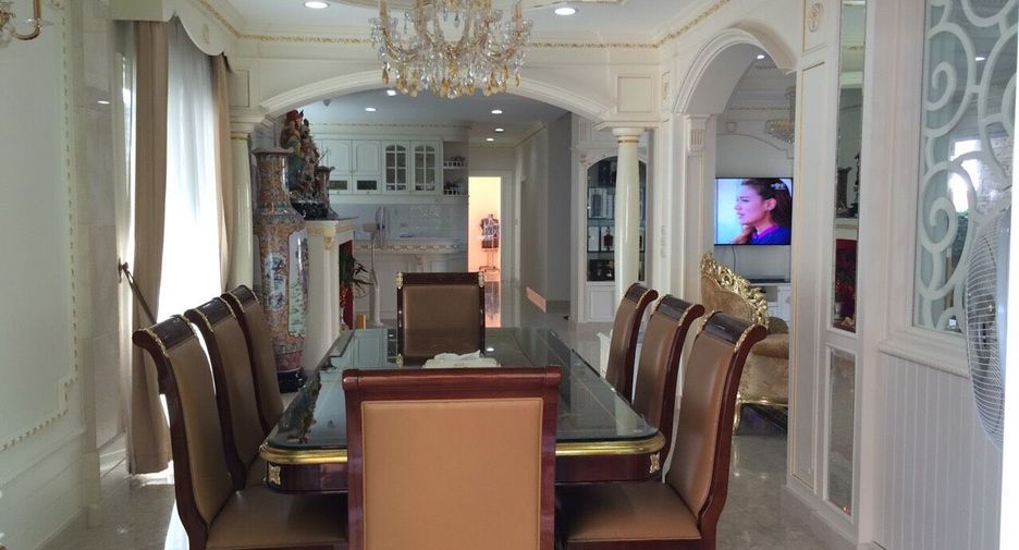 For sale 5 bedrooms house in Taling Chan, Bangkok