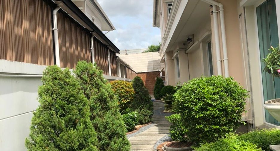 For sale 5 bedrooms house in Taling Chan, Bangkok