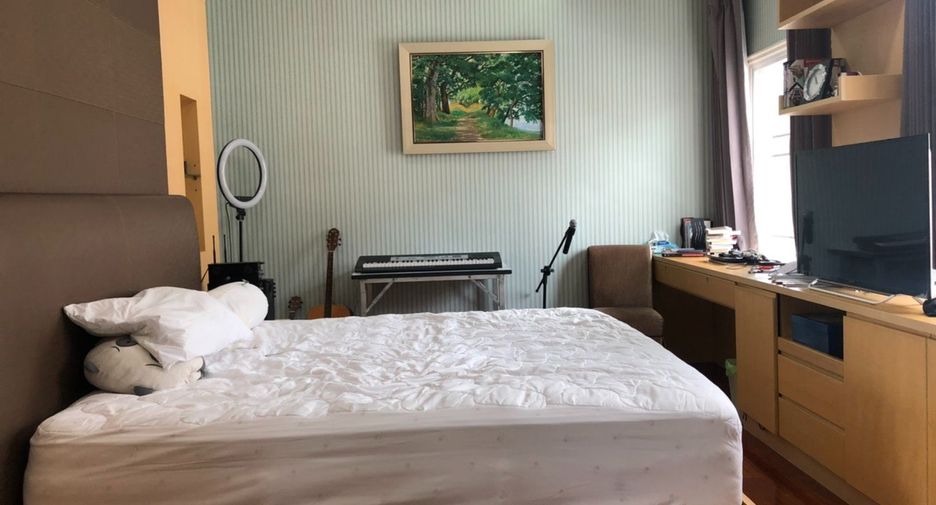 For sale 5 bedrooms house in Taling Chan, Bangkok