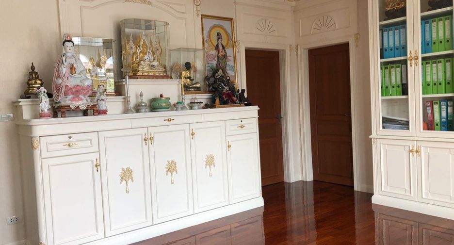 For sale 5 bedrooms house in Taling Chan, Bangkok