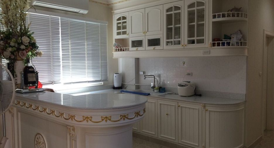 For sale 5 bedrooms house in Taling Chan, Bangkok