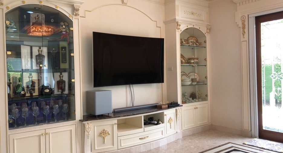 For sale 5 bedrooms house in Taling Chan, Bangkok