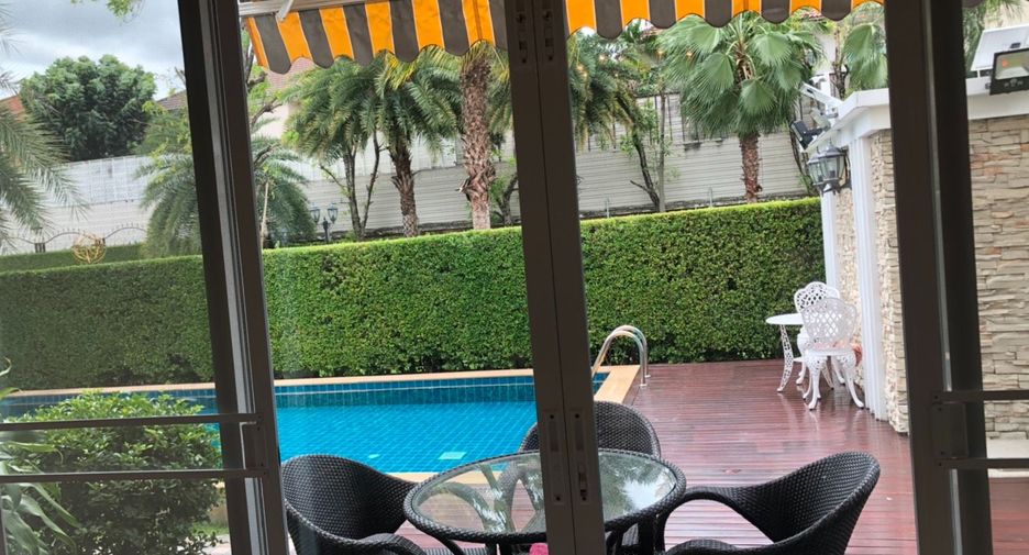 For sale 5 bedrooms house in Taling Chan, Bangkok