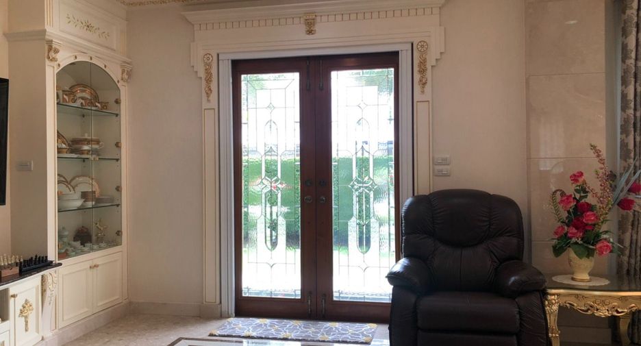 For sale 5 bedrooms house in Taling Chan, Bangkok