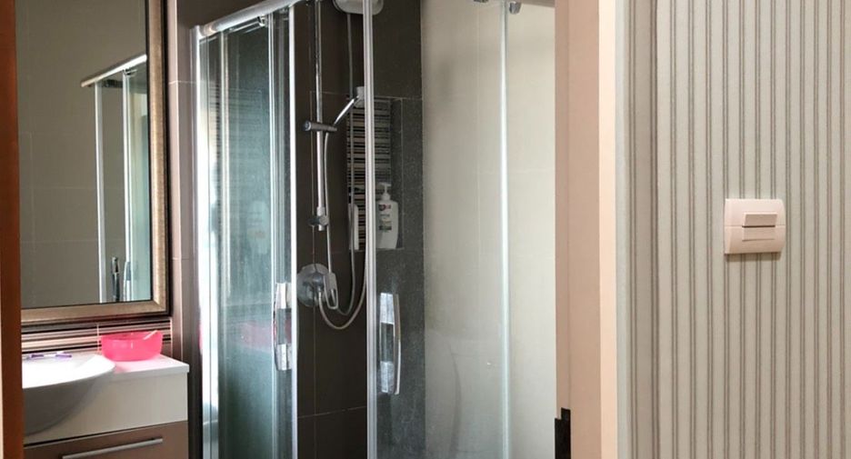 For sale 5 bedrooms house in Taling Chan, Bangkok