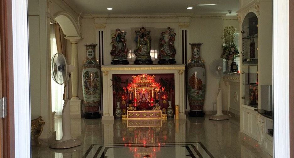 For sale 5 bedrooms house in Taling Chan, Bangkok