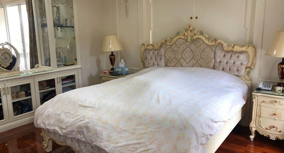For sale 5 bedrooms house in Taling Chan, Bangkok