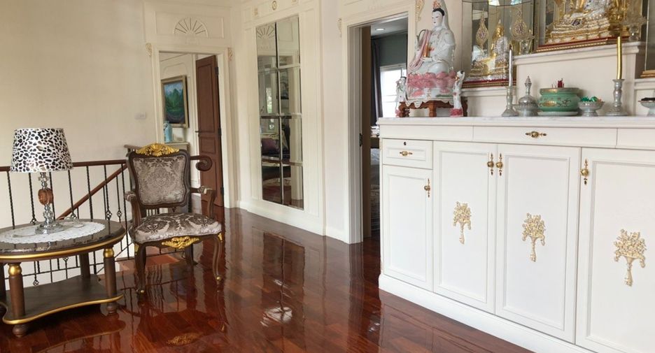 For sale 5 bedrooms house in Taling Chan, Bangkok
