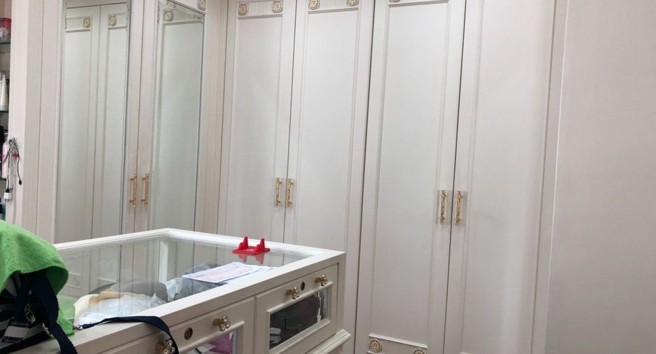 For sale 5 bedrooms house in Taling Chan, Bangkok