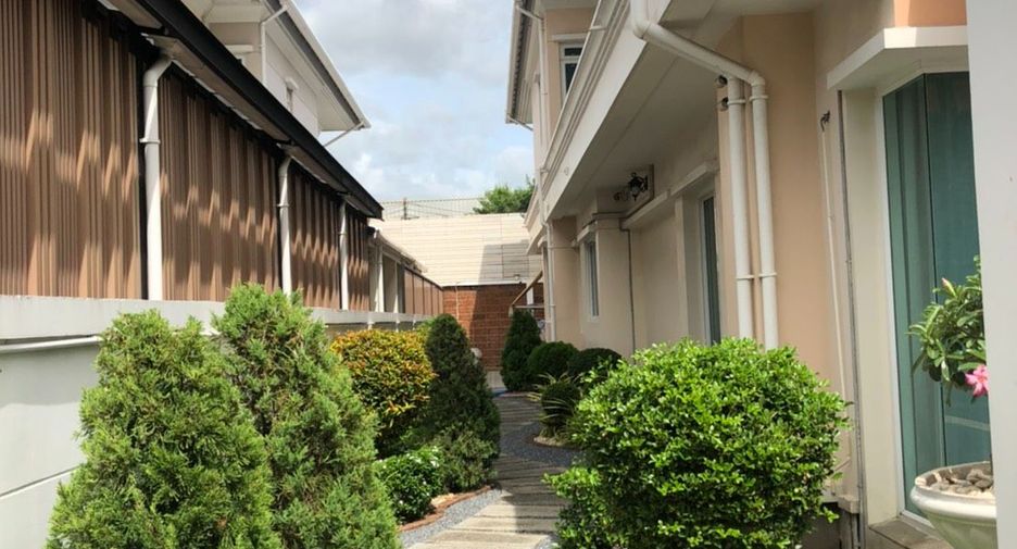 For sale 5 bedrooms house in Taling Chan, Bangkok