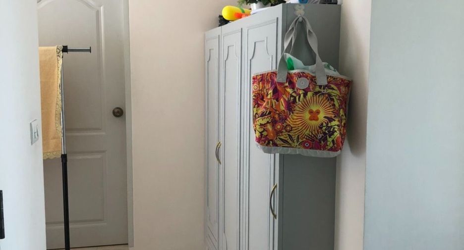For sale 5 bedrooms house in Taling Chan, Bangkok