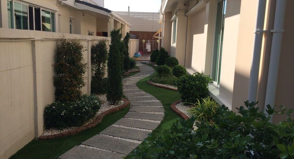 For sale 5 bedrooms house in Taling Chan, Bangkok