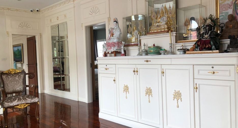 For sale 5 bedrooms house in Taling Chan, Bangkok