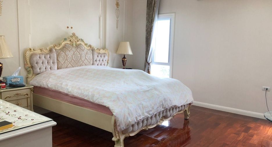 For sale 5 bedrooms house in Taling Chan, Bangkok