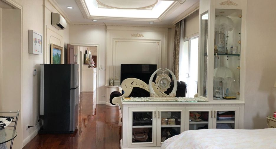 For sale 5 bedrooms house in Taling Chan, Bangkok