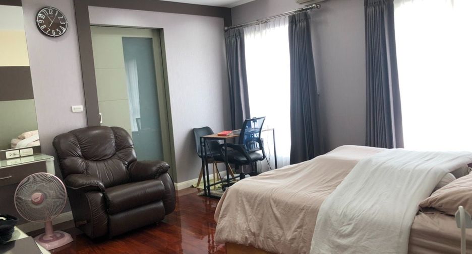 For sale 5 bedrooms house in Taling Chan, Bangkok