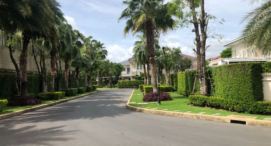 For sale 5 bedrooms house in Taling Chan, Bangkok