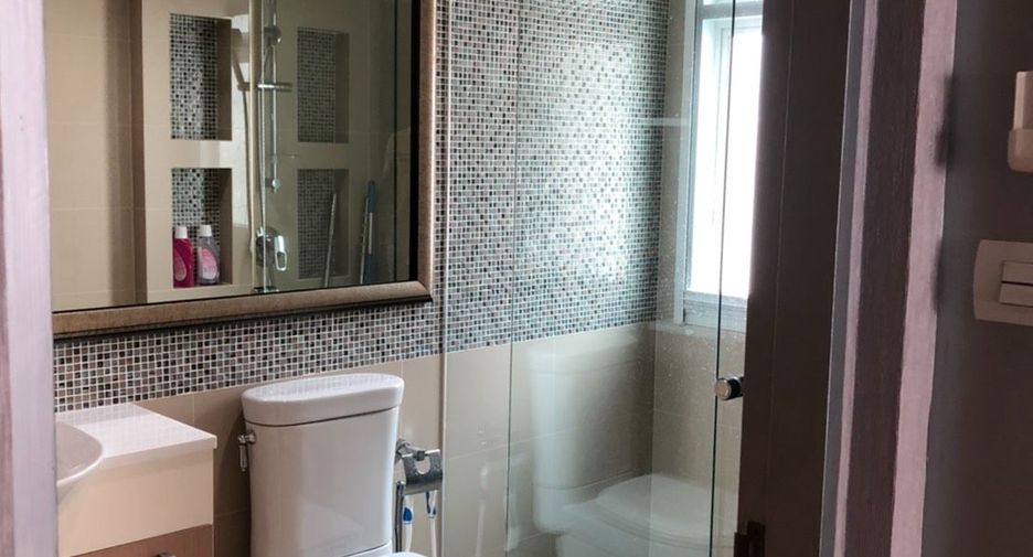 For sale 5 bedrooms house in Taling Chan, Bangkok