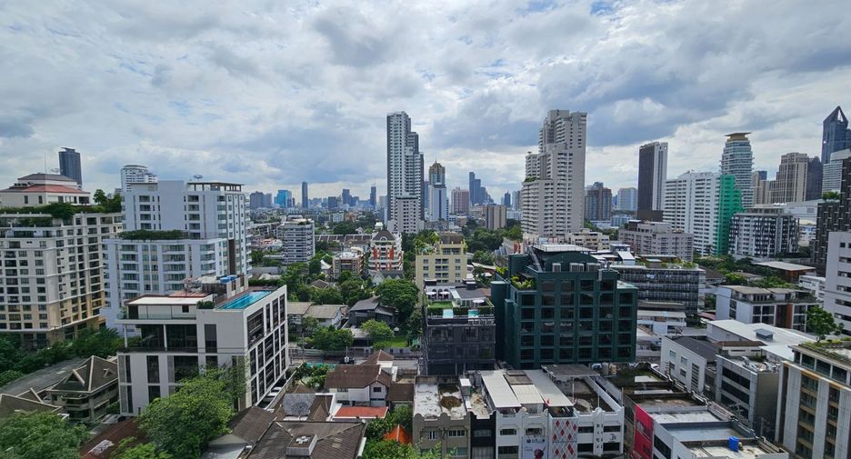 For rent 2 bedrooms condo in Watthana, Bangkok