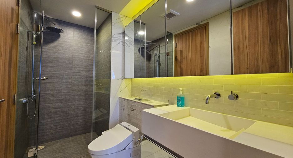 For rent 2 bedrooms condo in Watthana, Bangkok
