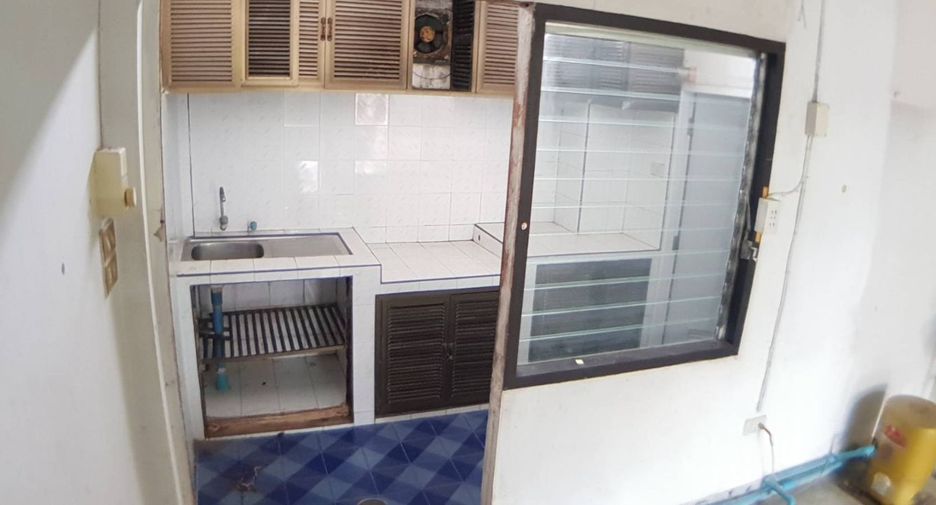 For sale 2 bed townhouse in Mueang Surat Thani, Surat Thani