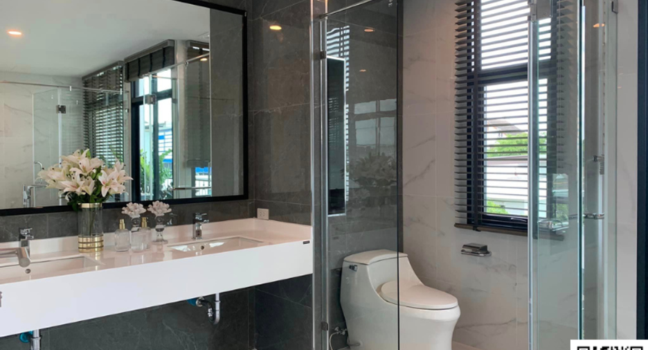 For sale 3 bedrooms house in Lat Phrao, Bangkok