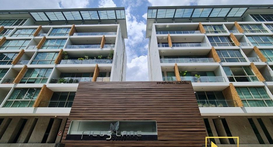For rent 2 bedrooms condo in Khlong Toei, Bangkok