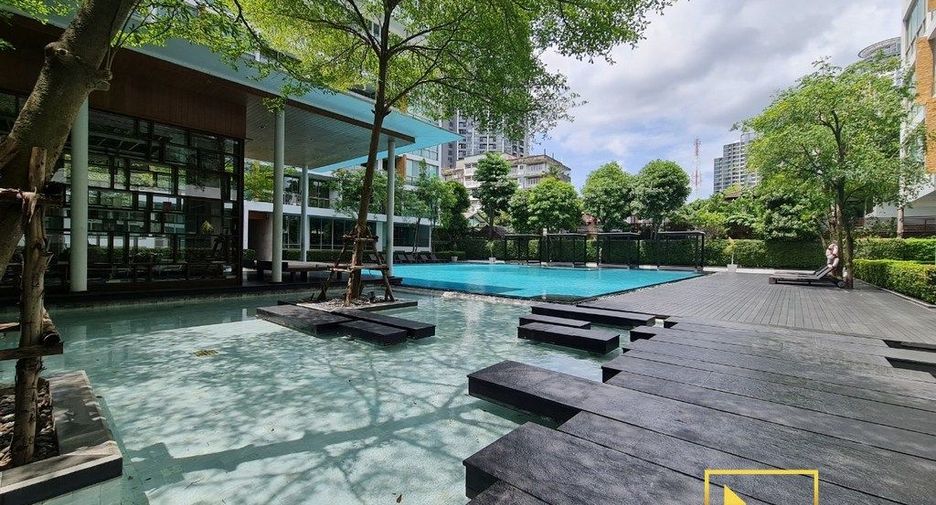 For rent 2 bedrooms condo in Khlong Toei, Bangkok