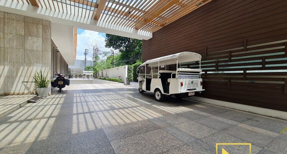 For rent 2 bedrooms condo in Khlong Toei, Bangkok