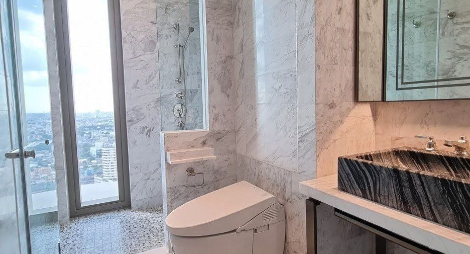 For rent 2 bedrooms condo in Khlong San, Bangkok
