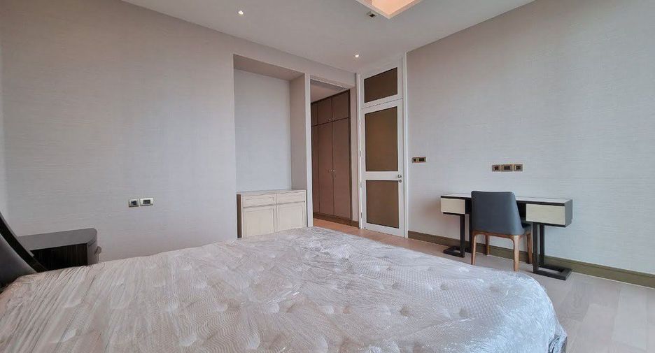 For rent 2 bedrooms condo in Khlong San, Bangkok