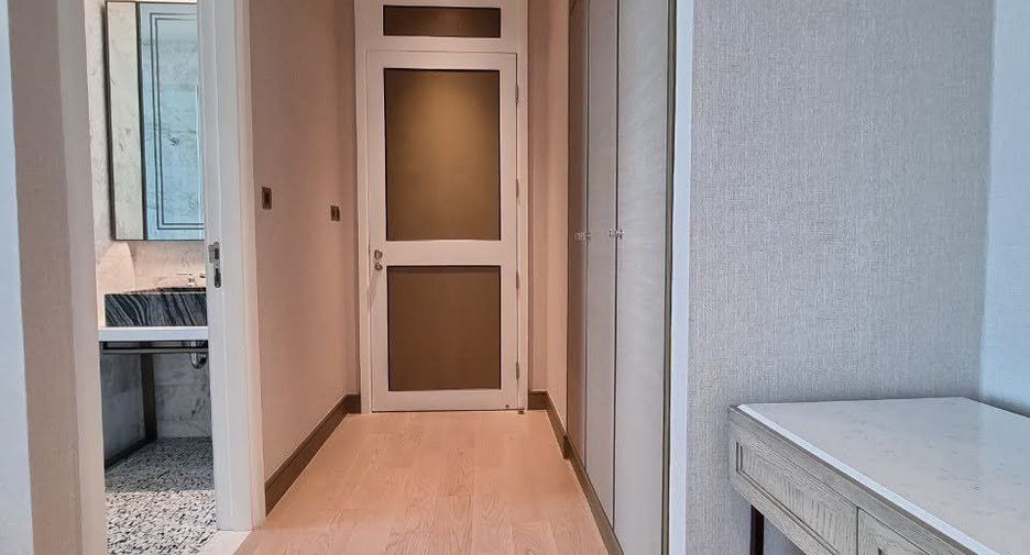 For rent 2 bedrooms condo in Khlong San, Bangkok