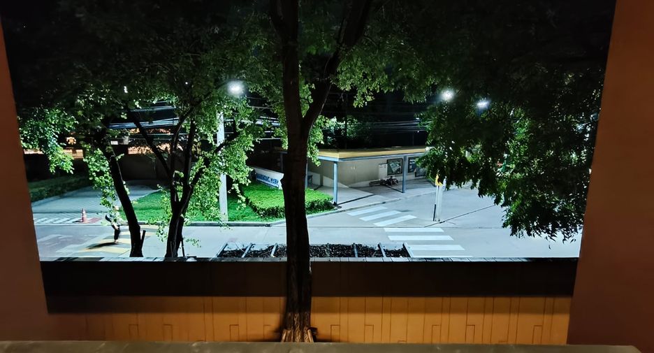 For rent and for sale 1 bed condo in Watthana, Bangkok