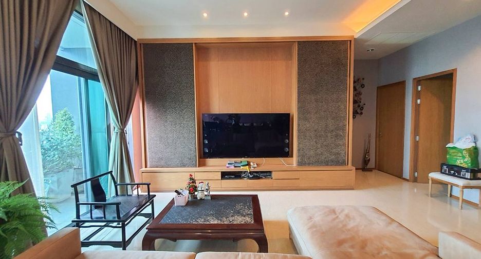 For sale 4 ベッドルーム condo in Yan Nawa, Bangkok