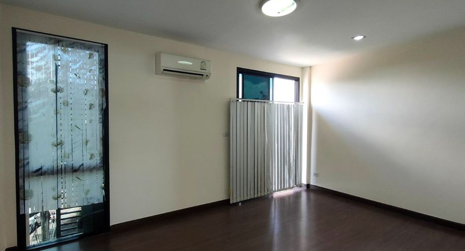 For sale 3 bedrooms retail Space in Mueang Phuket, Phuket