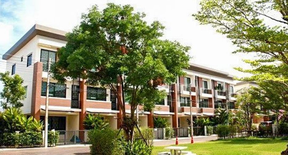 For sale 3 bedrooms retail Space in Mueang Phuket, Phuket