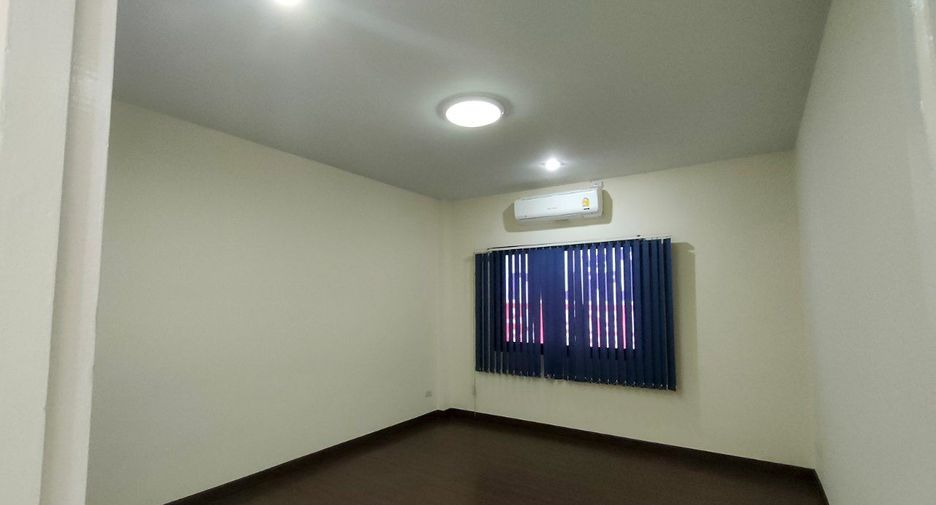 For sale 3 bedrooms retail Space in Mueang Phuket, Phuket