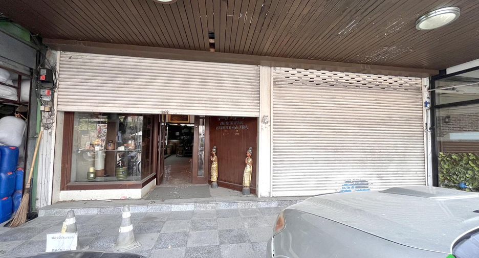 For sale retail Space in San Kamphaeng, Chiang Mai