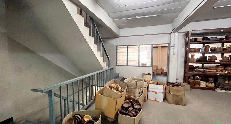 For sale retail Space in San Kamphaeng, Chiang Mai