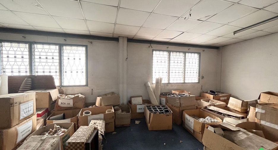 For sale retail Space in San Kamphaeng, Chiang Mai