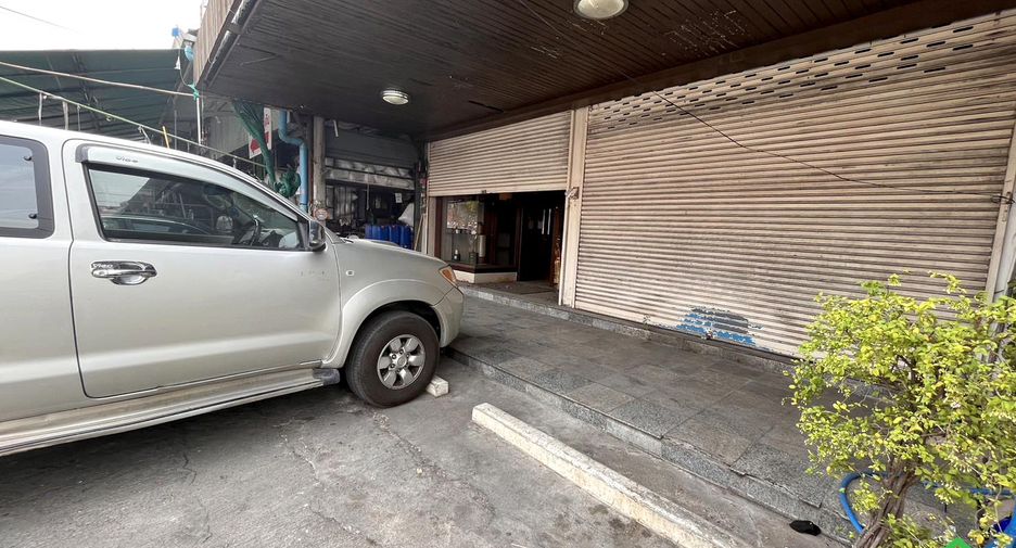 For sale retail Space in San Kamphaeng, Chiang Mai