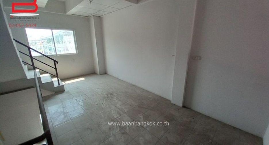 Local comercial en venta de 3 habitaciones en Lam Luk Ka, Pathum Thani