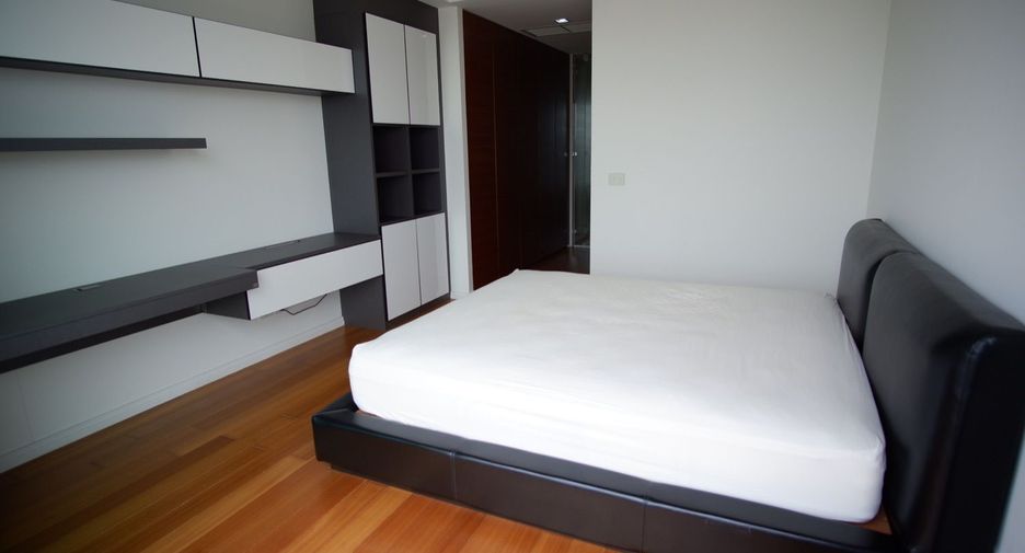 For rent 2 bedrooms condo in Sathon, Bangkok